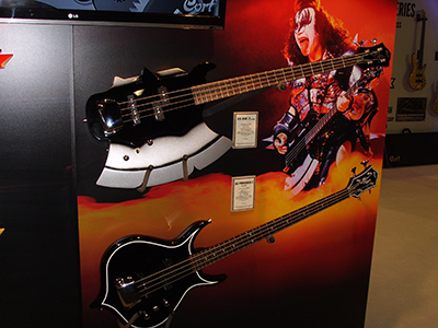 Cort Bass von Gene Simmons